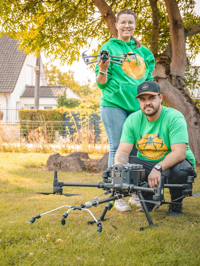 Équipe Aero Flandres : Maxime Libier et associée, drones de nettoyage de toiture — Dunkerque, Hauts-de-France